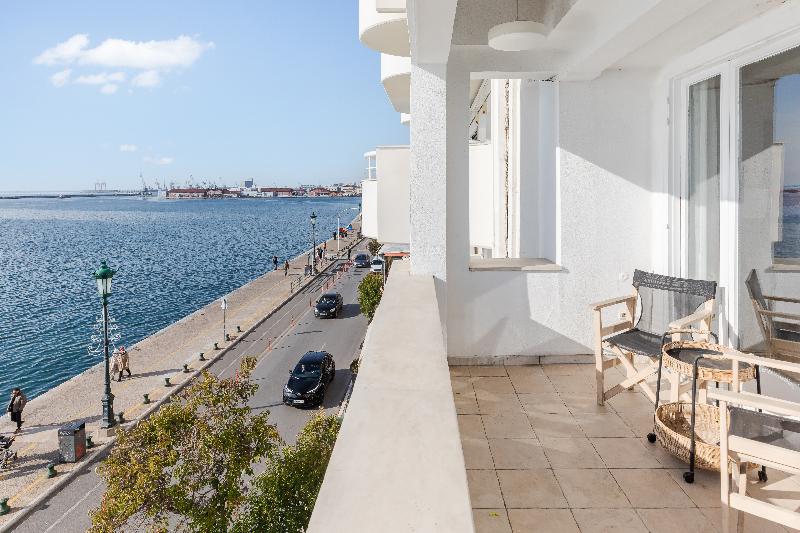 Infinity & Beyond Seafront Apartments by halu! - Genel