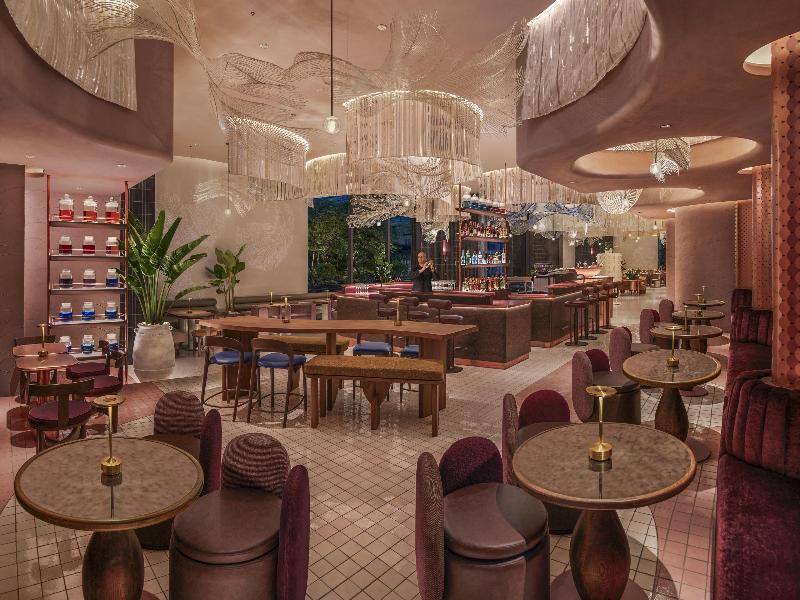 KROMO Bangkok, Curio Collection by Hilton - Bar