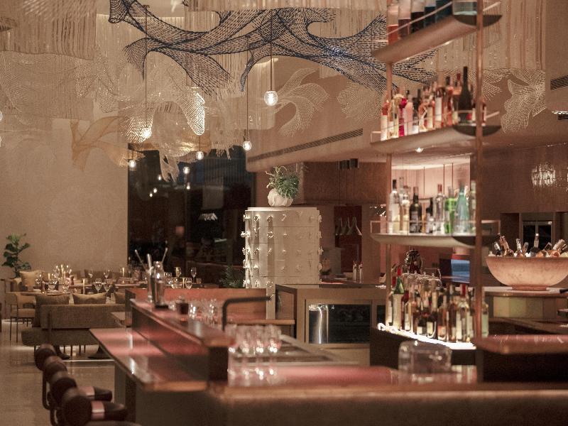 KROMO Bangkok, Curio Collection by Hilton - Bar