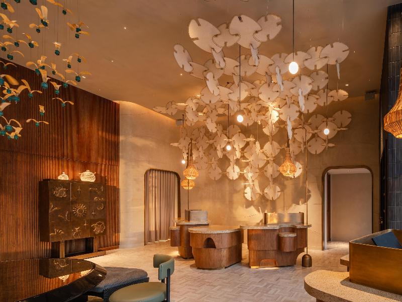 KROMO Bangkok, Curio Collection by Hilton - Lobi