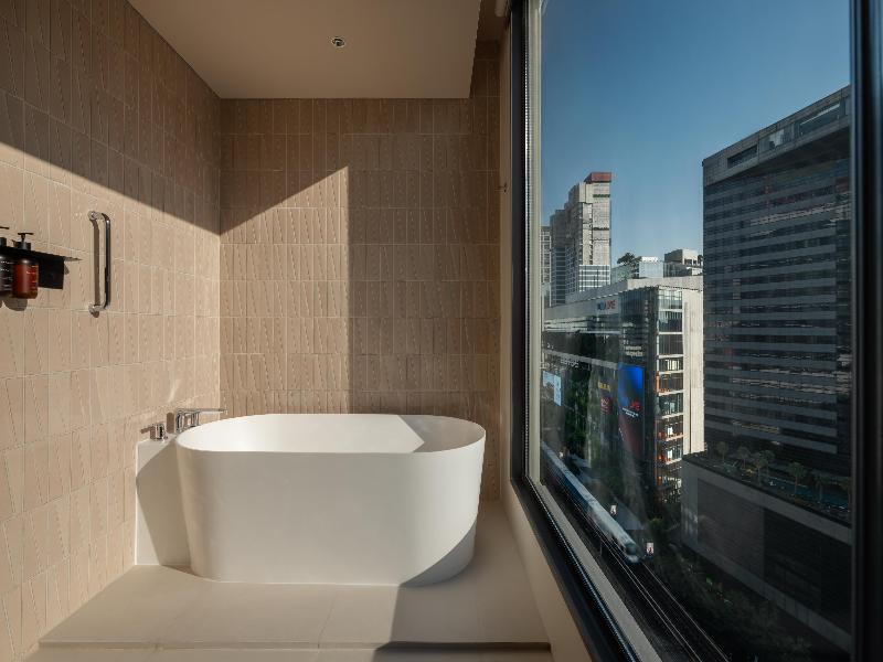 KROMO Bangkok, Curio Collection by Hilton - Oda