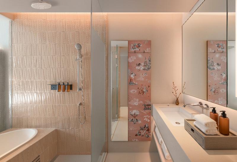 KROMO Bangkok, Curio Collection by Hilton - Oda