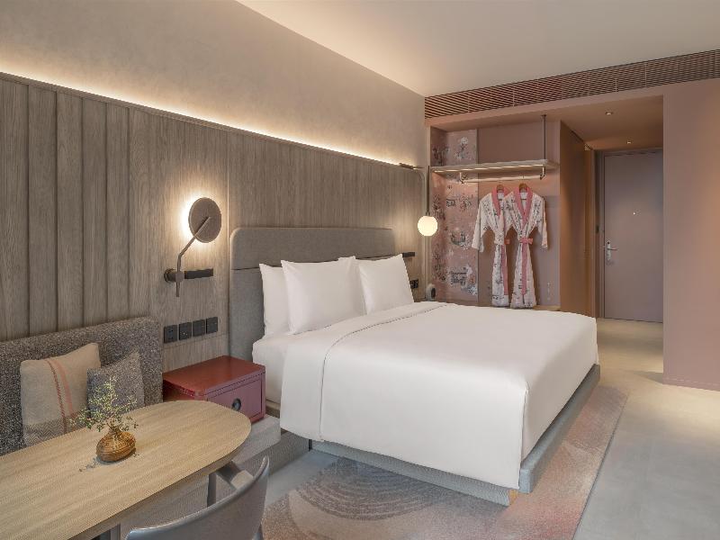 KROMO Bangkok, Curio Collection by Hilton - Oda