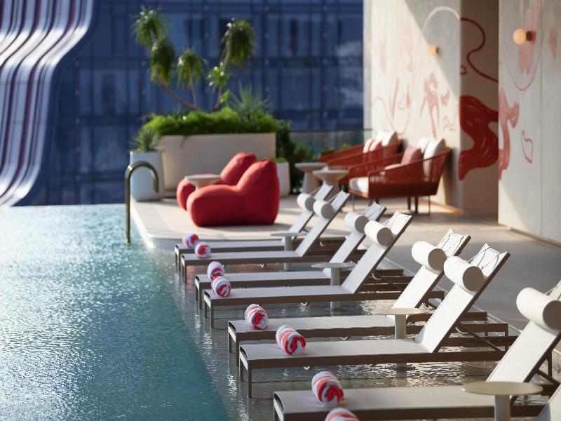 KROMO Bangkok, Curio Collection by Hilton - Havuz