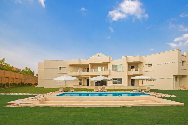Seven Stays Zayed - Havuz