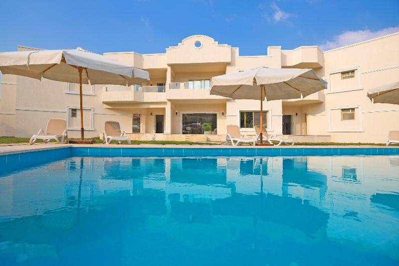 Seven Stays Zayed - Havuz