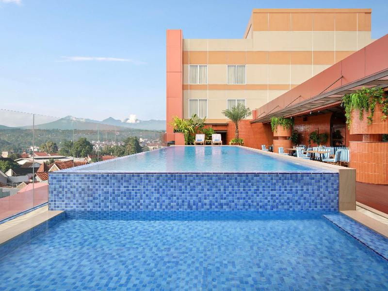 Mercure Garut City Center - Havuz