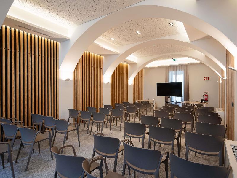 Mercure Ponta Delgada Azores (Abertura No Início D - Toplantı