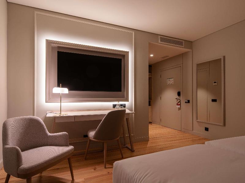 Mercure Ponta Delgada Azores (Abertura No Início D - Oda