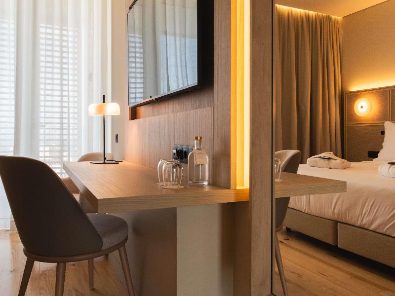 Mercure Ponta Delgada Azores (Abertura No Início D - Oda