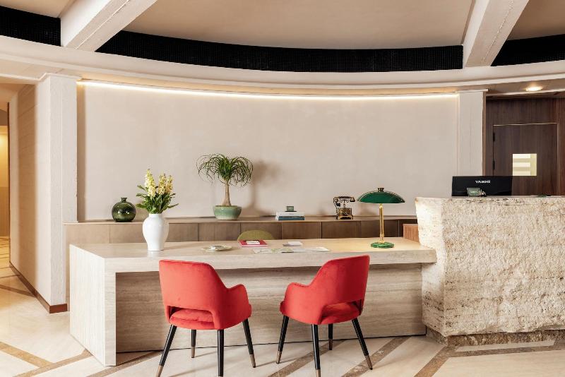 Adoro Hotel - Lobi