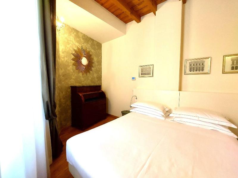 Phi Hotel Bologna Apartments - Oda