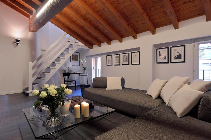Phi Hotel Bologna Apartments - Oda