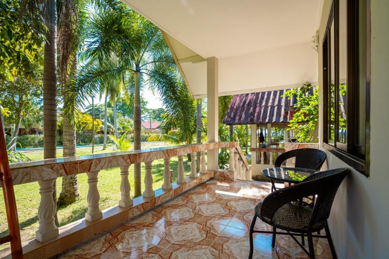 Lanta Beachfront Resort - Oda