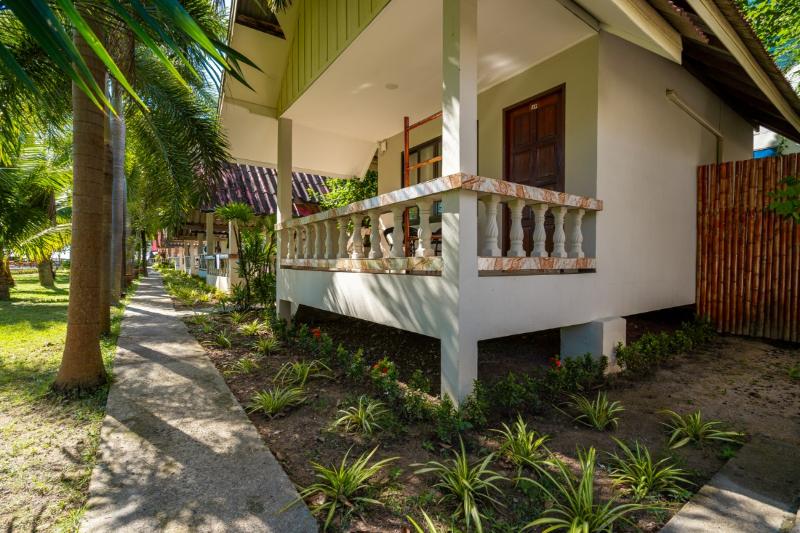 Lanta Beachfront Resort - Oda