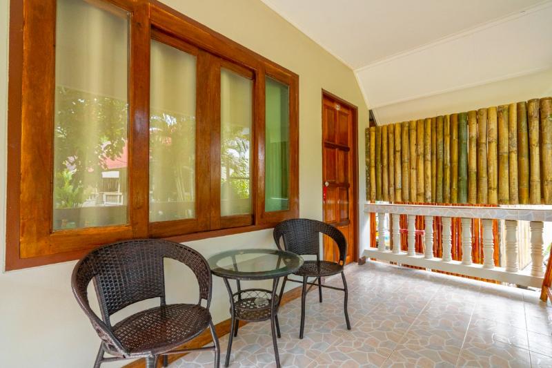Lanta Beachfront Resort - Oda