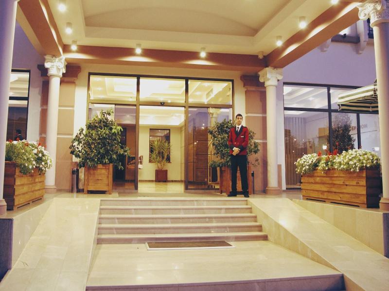 Tskaltubo Plaza - Genel
