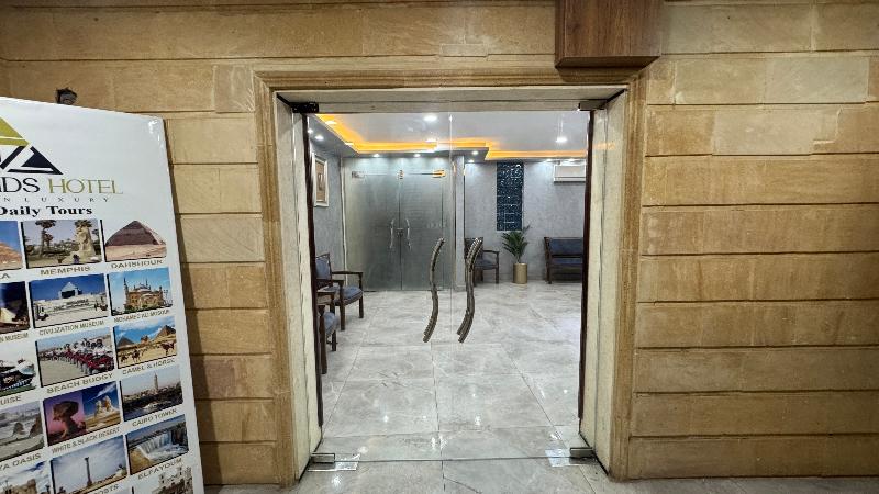 Pyramids Hotel - Lobi