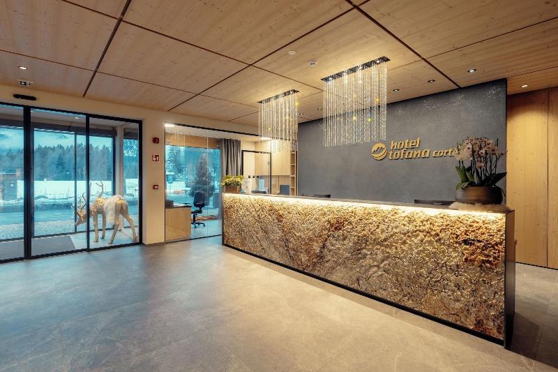 Hotel Tofana Cortina - Lobi
