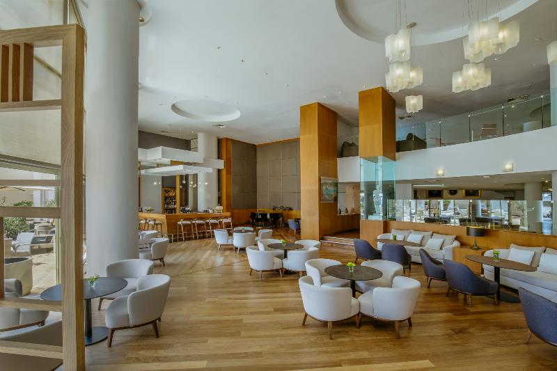 Golden Bay Beach hotel - Bar