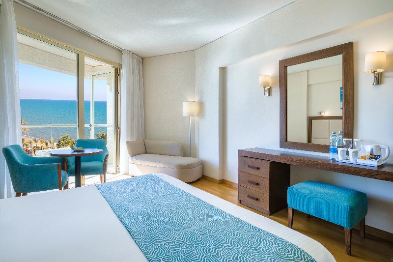 Golden Bay Beach hotel - Oda