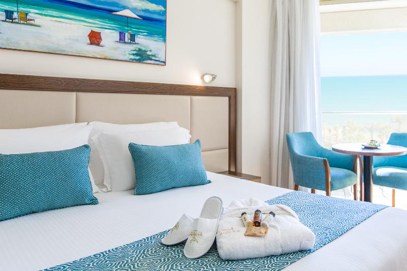 Golden Bay Beach hotel - Oda