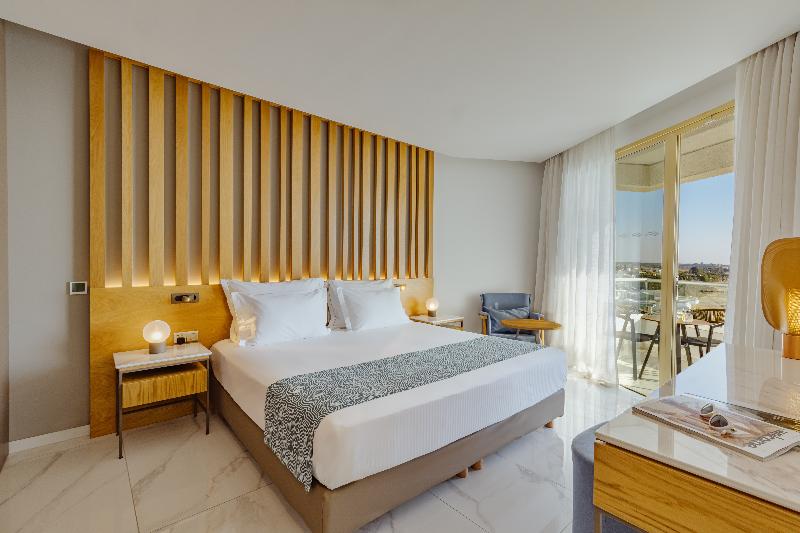 Golden Bay Beach hotel - Oda