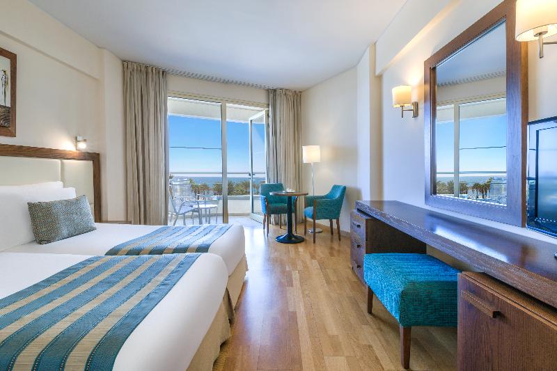 Golden Bay Beach hotel - Oda
