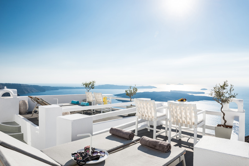 On The Rocks Hotel - Genel