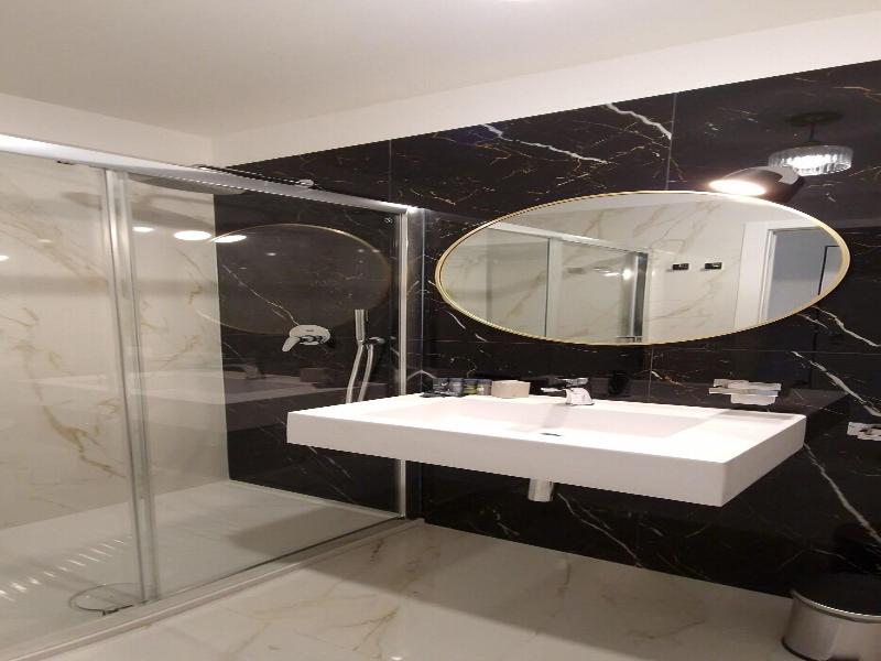 Suites 51 - Oda