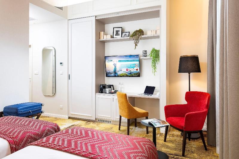Three Corners Avenue Hotel - Oda