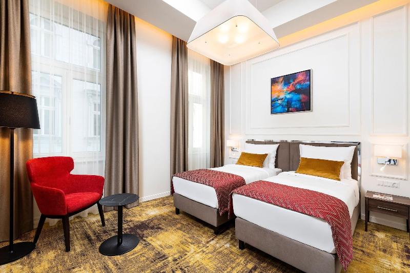 Three Corners Avenue Hotel - Oda
