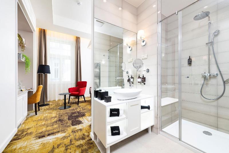 Three Corners Avenue Hotel - Oda
