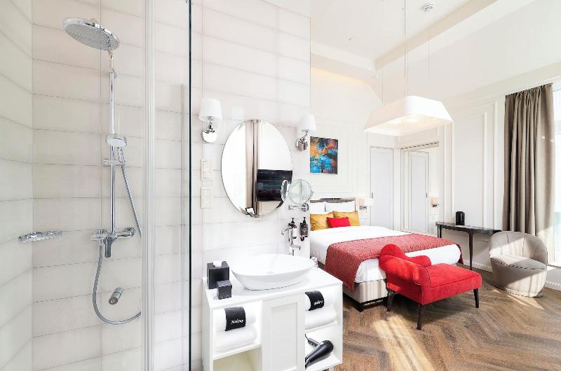 Three Corners Avenue Hotel - Oda