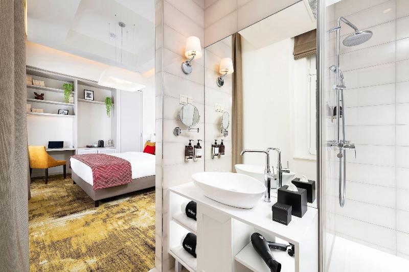 Three Corners Avenue Hotel - Oda