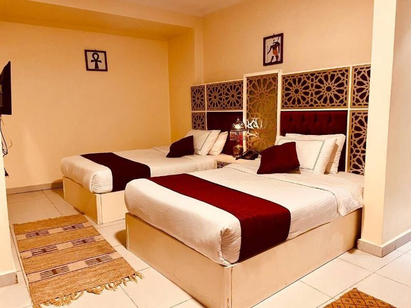 Pyramids Tower Inn - Oda