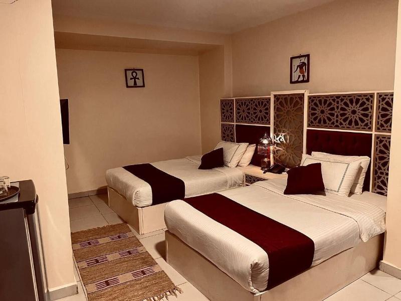 Pyramids Tower Inn - Oda