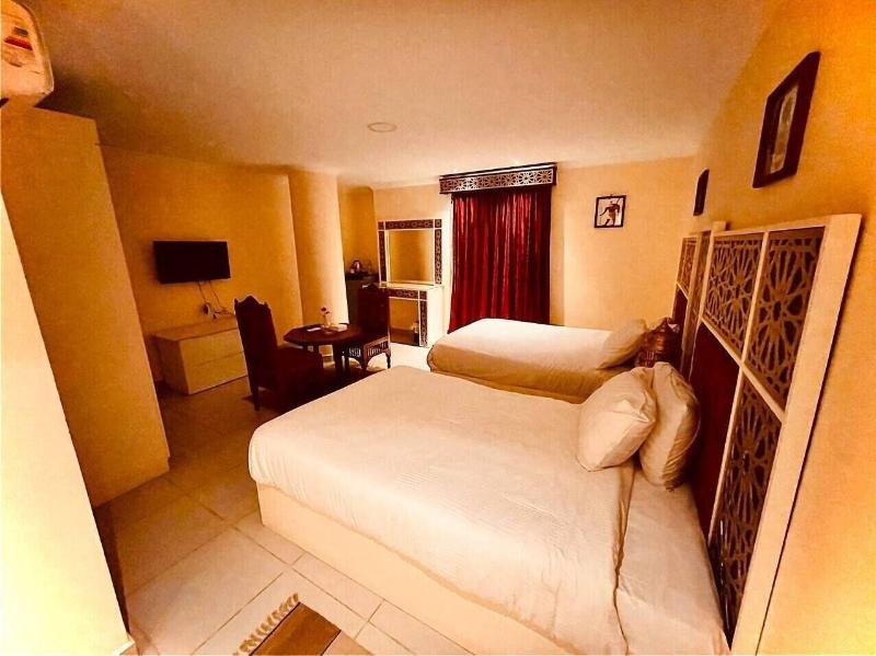 Pyramids Tower Inn - Oda