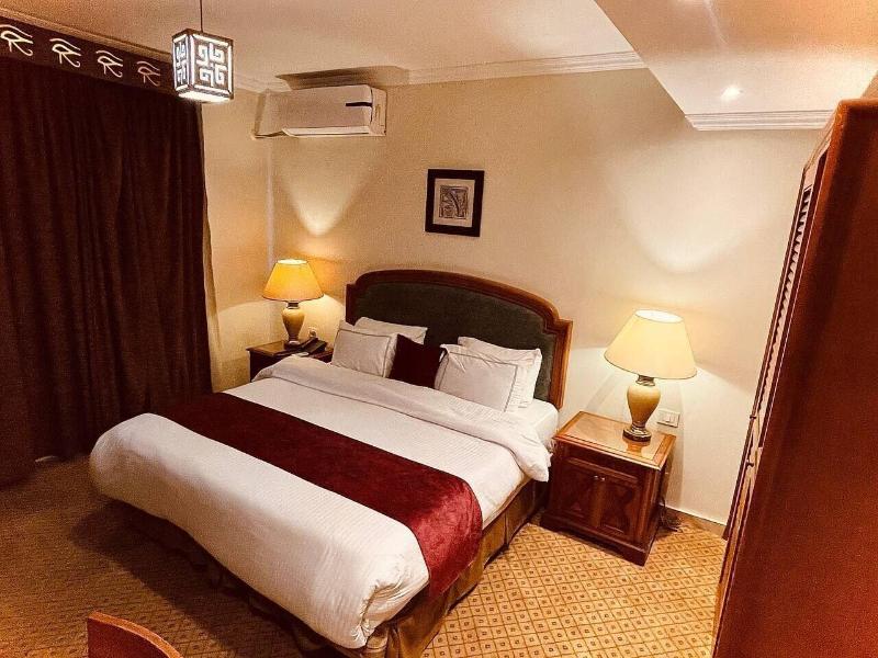 Pyramids Tower Inn - Oda