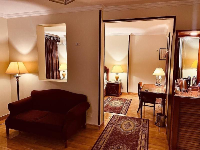 Pyramids Tower Inn - Oda