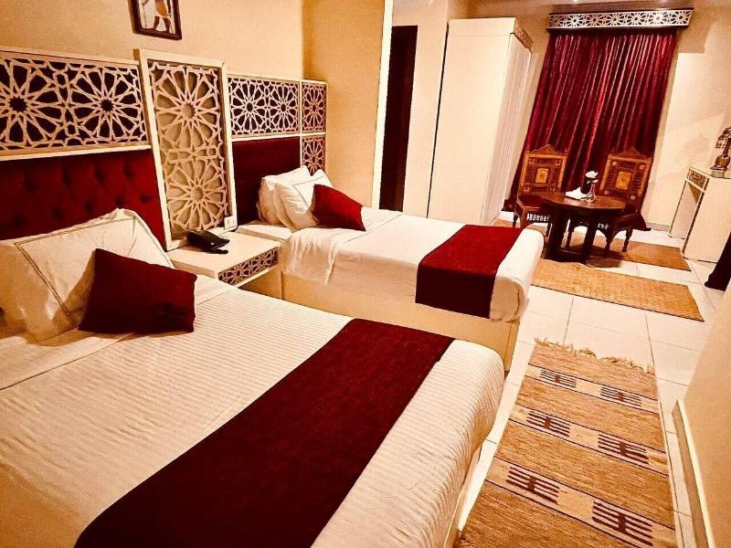 Pyramids Tower Inn - Oda