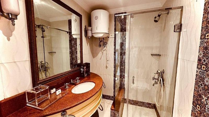 Pyramids Tower Inn - Oda