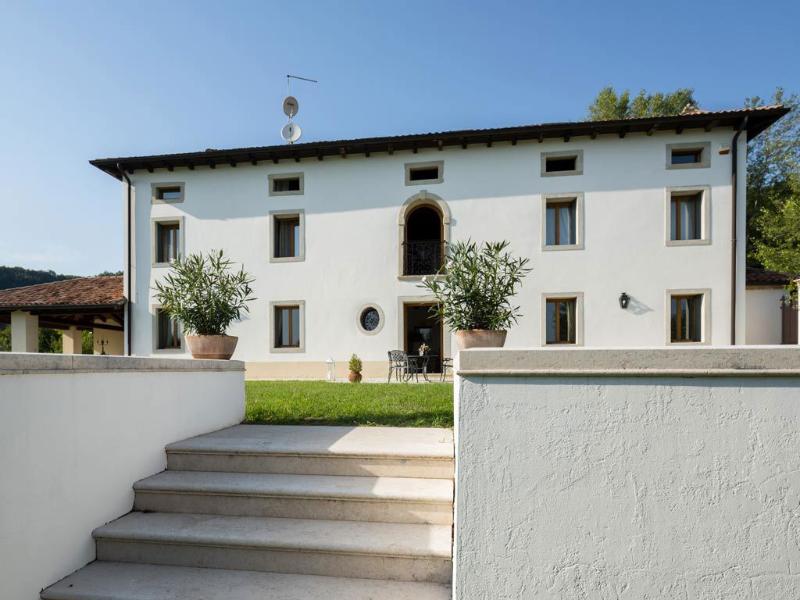 Tenuta Castagnera - Genel