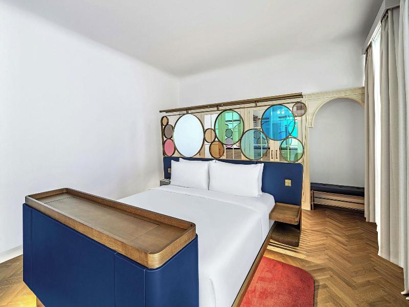 W Prague - Oda