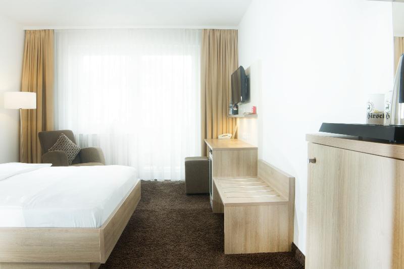 Hotel Und Gasthof Zum Hirsch - Oda