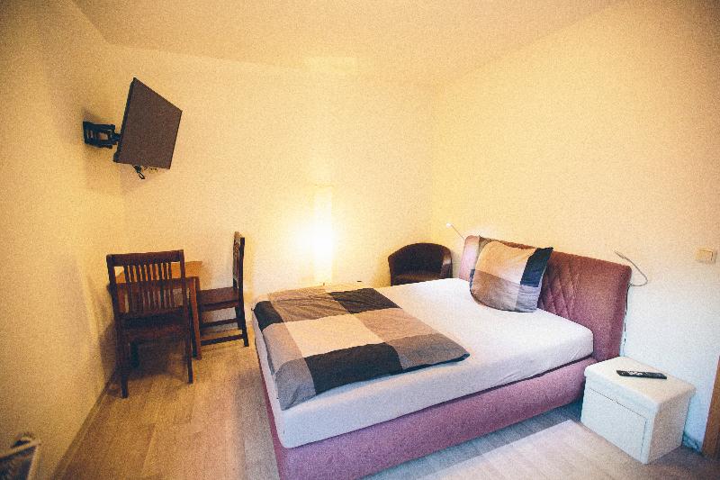 Große Und Voll Ausgestattete Apartments Im Grünen - Oda