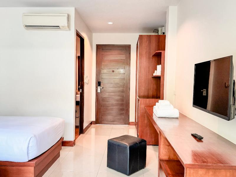 Xaya Pool Access Resort Phuket - Oda