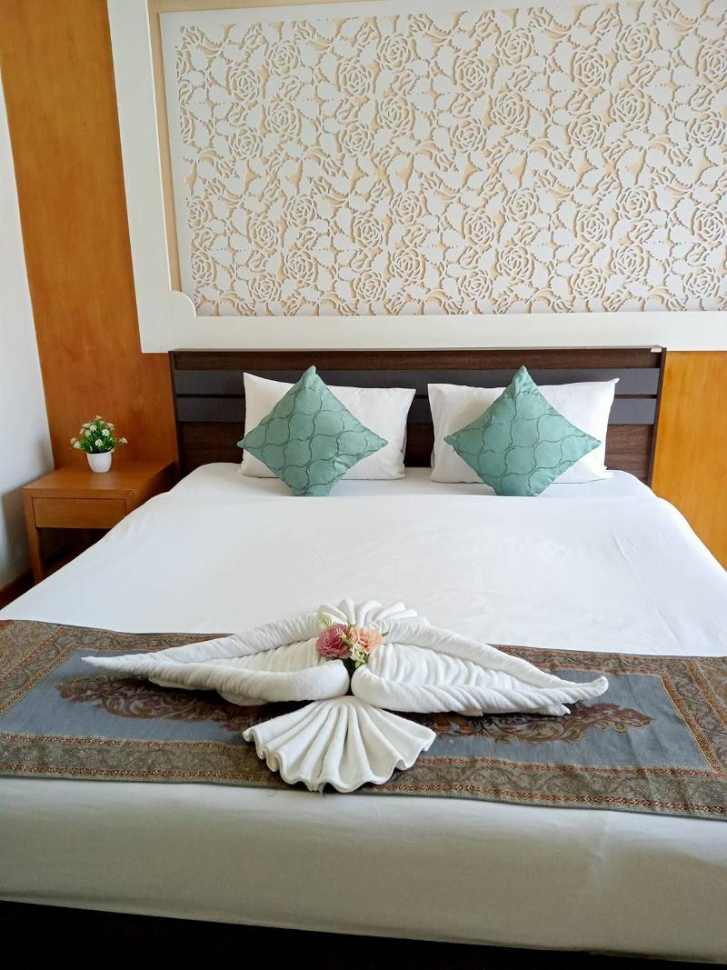 T & C Hotel Patong Beach By Zuzu - Oda