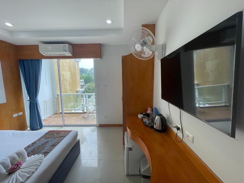 T & C Hotel Patong Beach By Zuzu - Oda