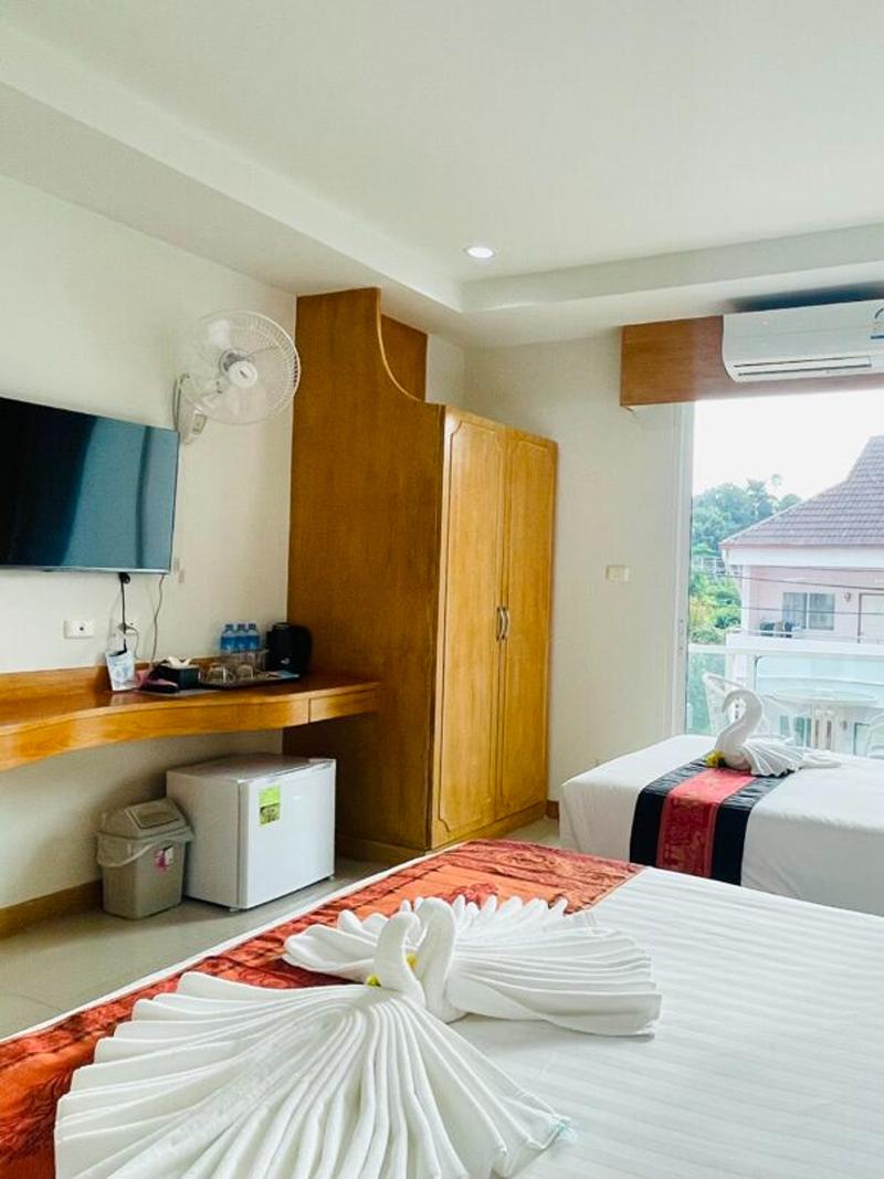 T & C Hotel Patong Beach By Zuzu - Oda